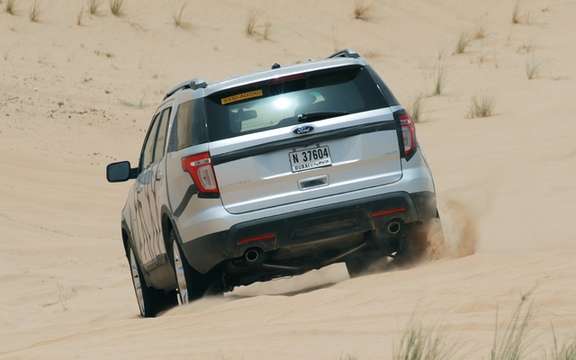 2011 Ford Explorer: It explores the desert of Dubai picture #6