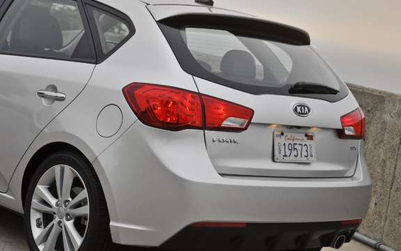 Kia Forte5 2011: A version hatchback very expected picture #4