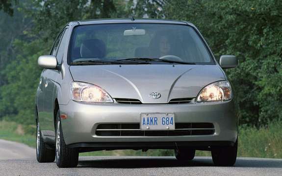 Toyota celebrates 10 years of Prius in Canada picture #2