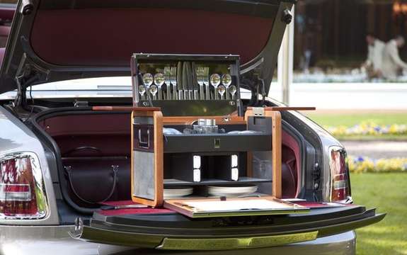 Rolls-Royce Phantom: With a whole picnic