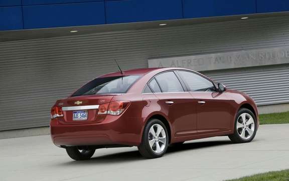 2011 Chevrolet Cruze: More than 270,000 units sold even before its release picture #2