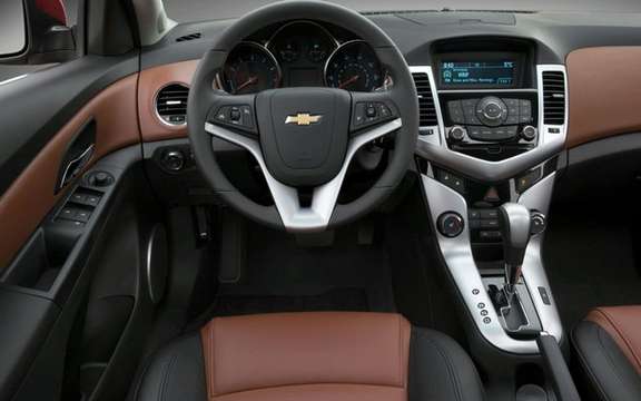 2011 Chevrolet Cruze: More than 270,000 units sold even before its release picture #4