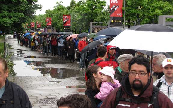 Grand Prix 2010: The very festive Crescent Street