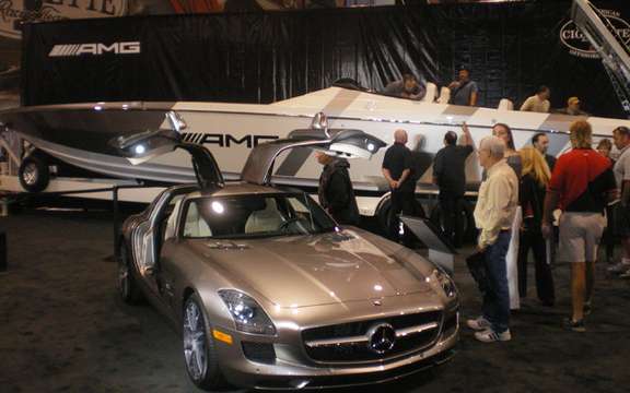 Cigarette Racing boat launches inspired Mercedes-Benz SLS AMG picture #2