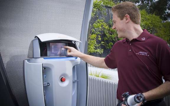 Honda recently operated a service station solar hydrogen picture #3