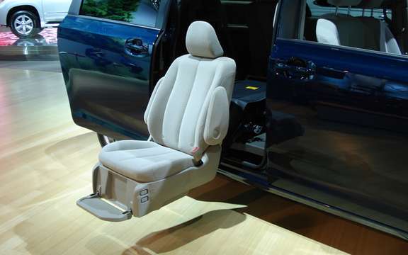 Toyota Detroit: Large and small innovations picture #7