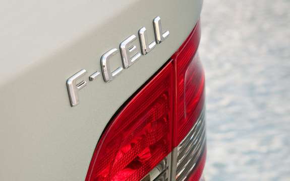 Mercedes-Benz B-Class F-Cell: reserved for 200 customers picture #4