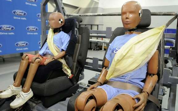 Ford presents its inflatable safety belts picture #5