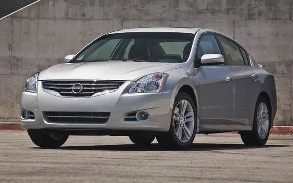 Nissan Altima 2010 Interior and exterior refinements picture #1