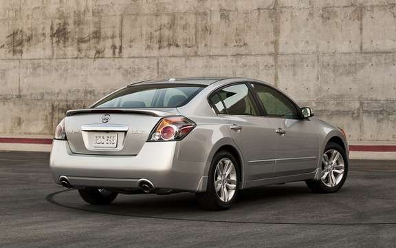 Nissan Altima 2010 Interior and exterior refinements picture #2