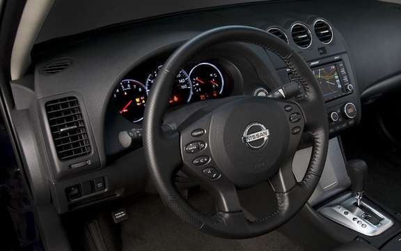 Nissan Altima 2010 Interior and exterior refinements picture #7