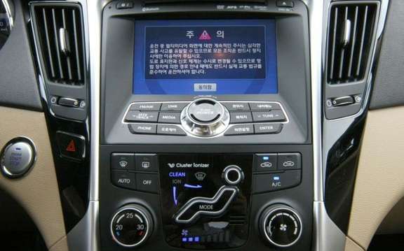 2011 Hyundai Sonata: it becomes an elegant four-door cut picture #5