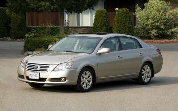 2010 Toyota Avalon XLS: improved and still generous picture #1