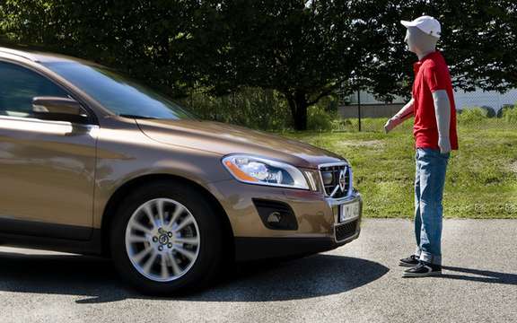 Volvo presented a new model that improves active safety picture #2
