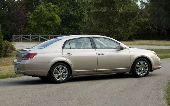2010 Toyota Avalon XLS: improved and still generous picture #3