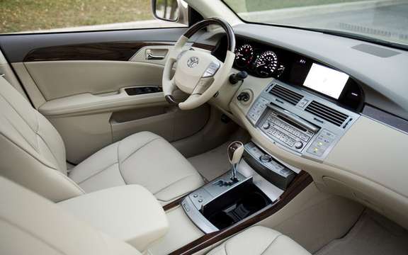 2010 Toyota Avalon XLS: improved and still generous picture #4