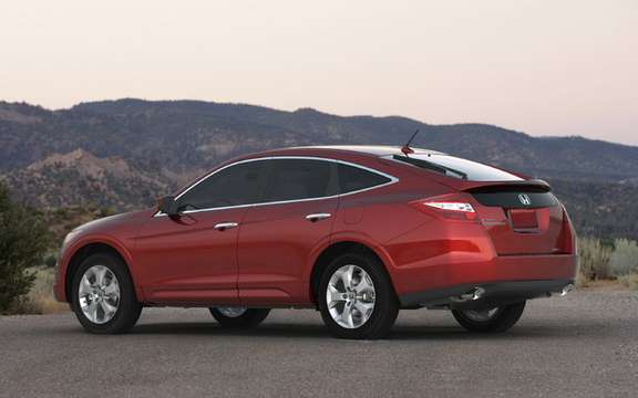 The interior of the 2010 Honda Accord Crosstour: that innovation picture #8