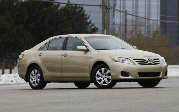 Toyota Camry XLE 2010 four-cylinder engine and six-speed automatic