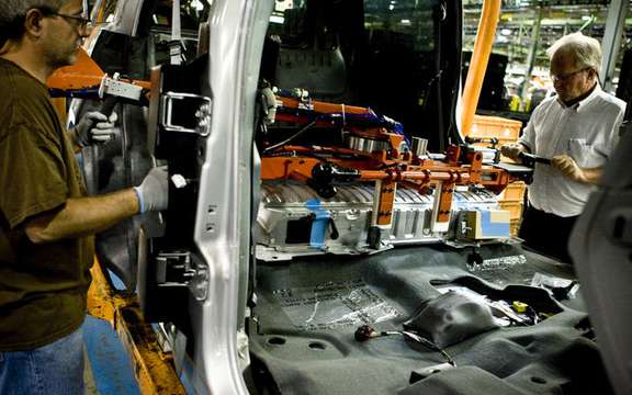 Chrysler will reopen its North American plants picture #1