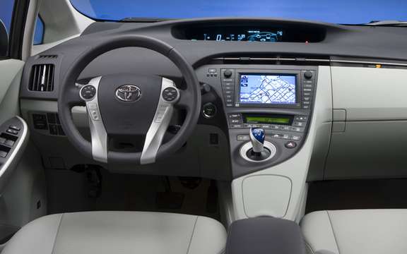 The Toyota Prius, still the best-selling car in Japan picture #3