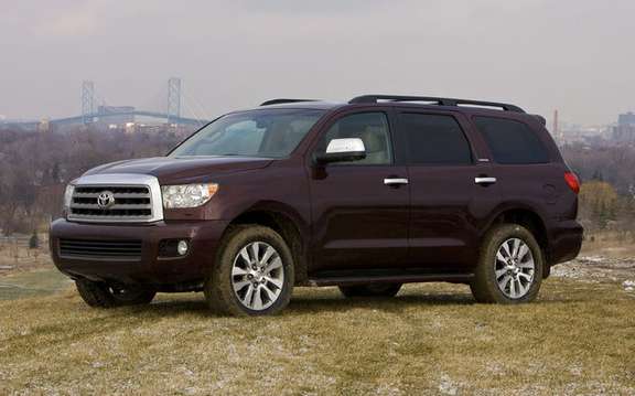 Toyota Sequoia 2010 with a more powerful engine and thrifty picture #3