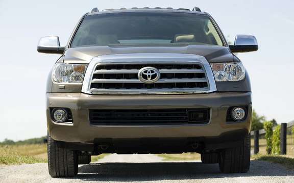 Toyota Sequoia 2010 with a more powerful engine and thrifty picture #4