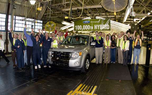 Ford presented its 100 000th hybrid vehicle