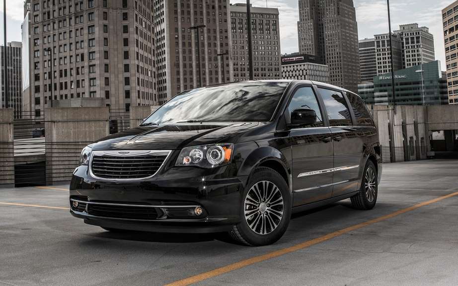 Chrysler minivans has launched its 30th anniversary edition picture #2
