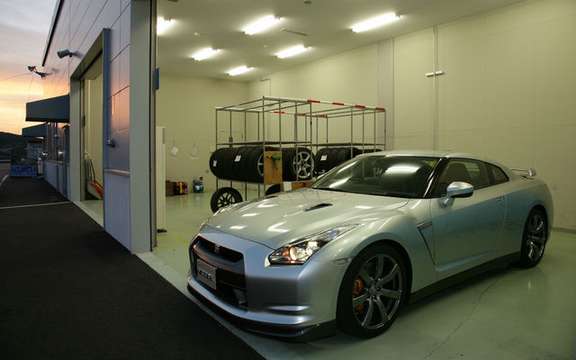 The mighty Nissan GT-R titrated 'Best Advanced Technology' of the year 2009 picture #2