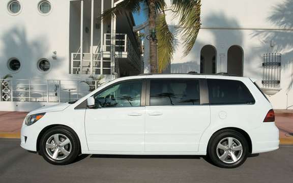 Volkswagen unveils prices for 2009 Routan picture #3