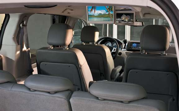 Volkswagen unveils prices for 2009 Routan picture #6