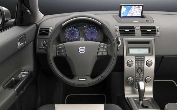 Volvo unveiled its new R-Design models claws 2009 picture #4
