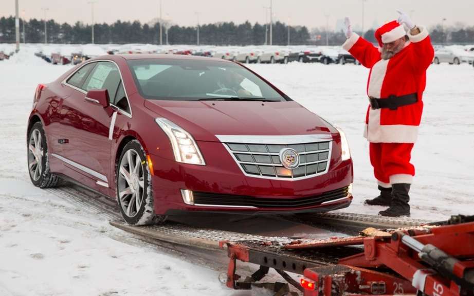 Cadillac ELR 2014 en route to dealers picture #9