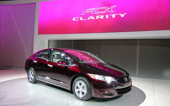 Roll has years without a drop of gasoline, here is the Honda FCX Clarity and Equinox Fuel Cell picture #5