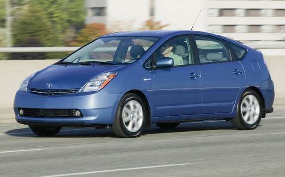 Toyota Yaris and Prius won the prize in 2008 ecoENERGY for Vehicles picture #3