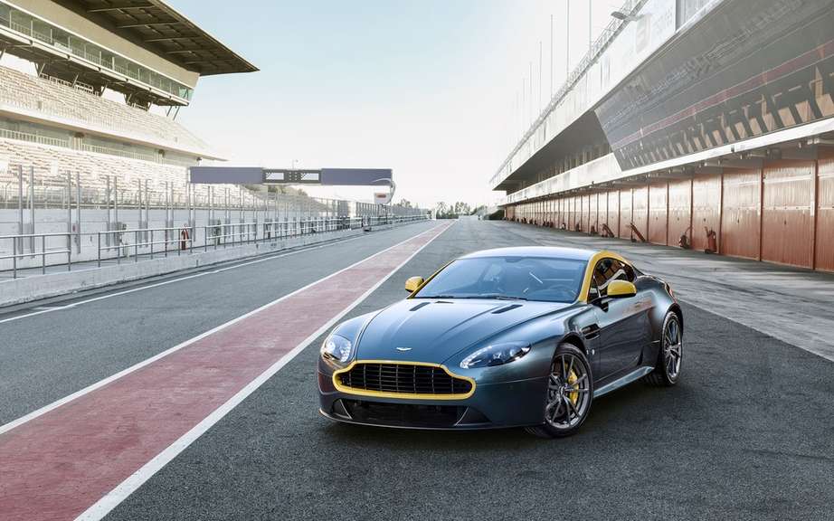 Aston Martin will launch a new DB9 2016 picture #5