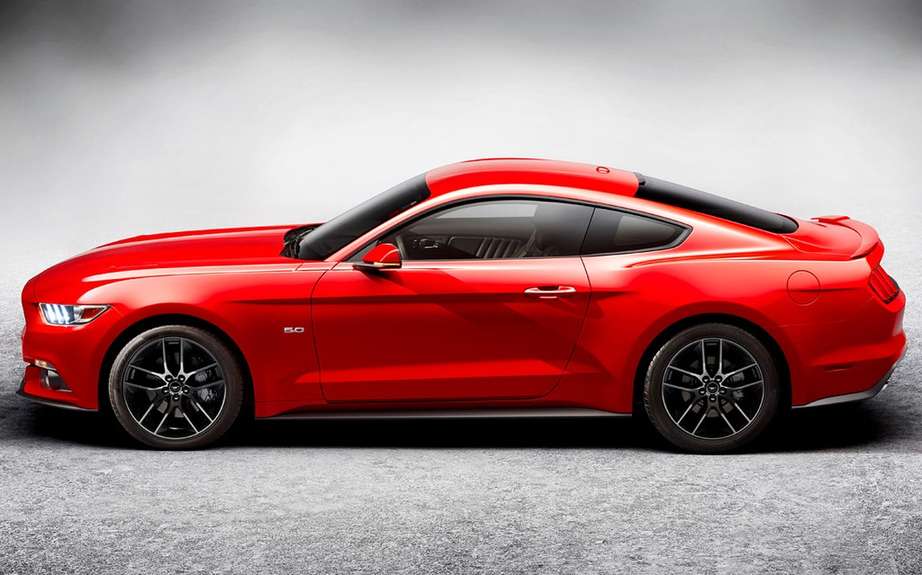 The new 2015 Ford Mustang is unveiled picture #15