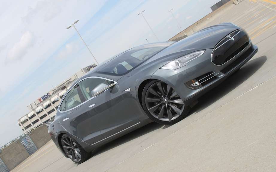 Tesla Model S to the police service
