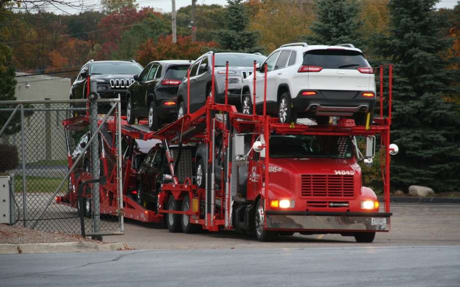 Jeep Cherokee 2014 en route to dealers picture #4