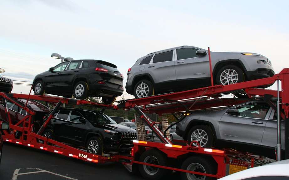 Jeep Cherokee 2014 en route to dealers picture #5