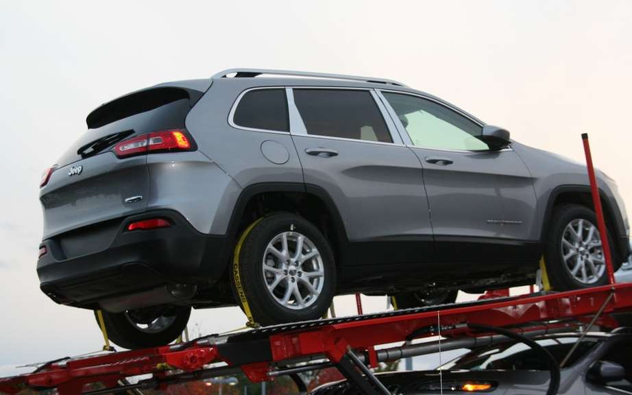 Jeep Cherokee 2014 en route to dealers picture #6