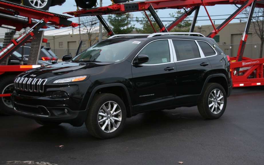 Jeep Cherokee 2014 en route to dealers picture #7
