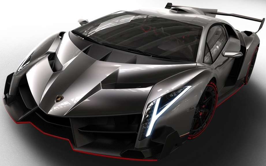 Veneno Lamborghini Roadster: a first flight photos