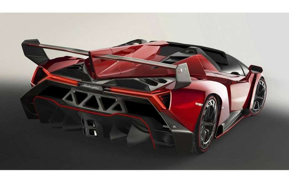 Veneno Lamborghini Roadster: a first flight photos picture #4