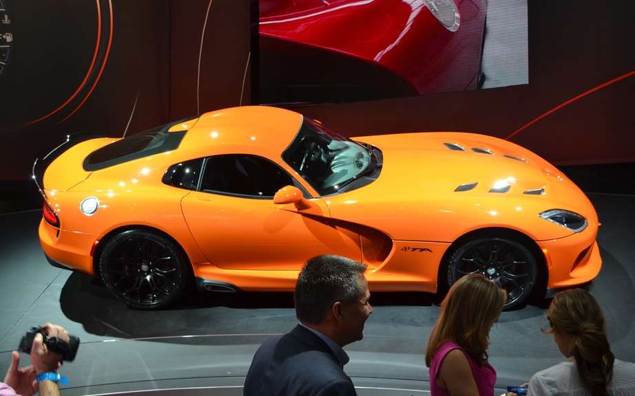 SRT Viper: Production slowed picture #2