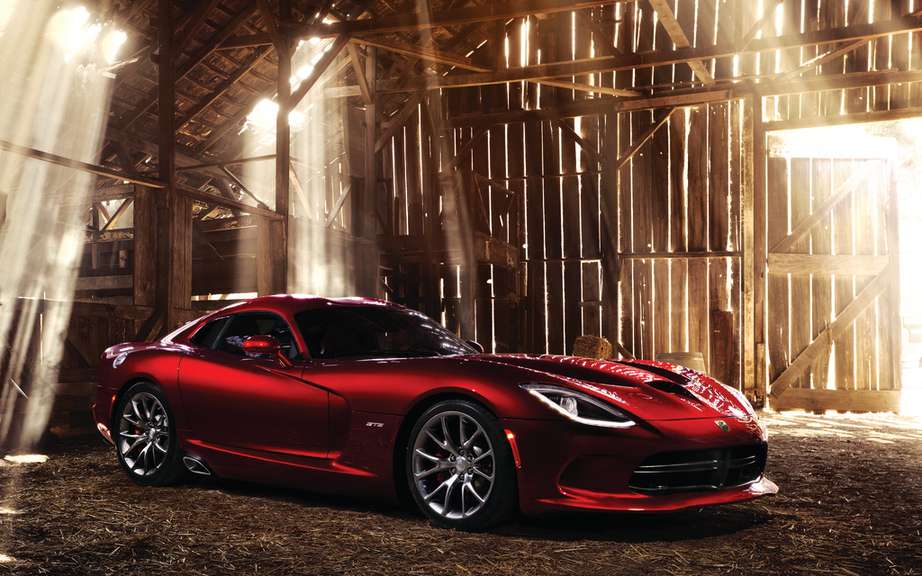 SRT Viper: Production slowed picture #3