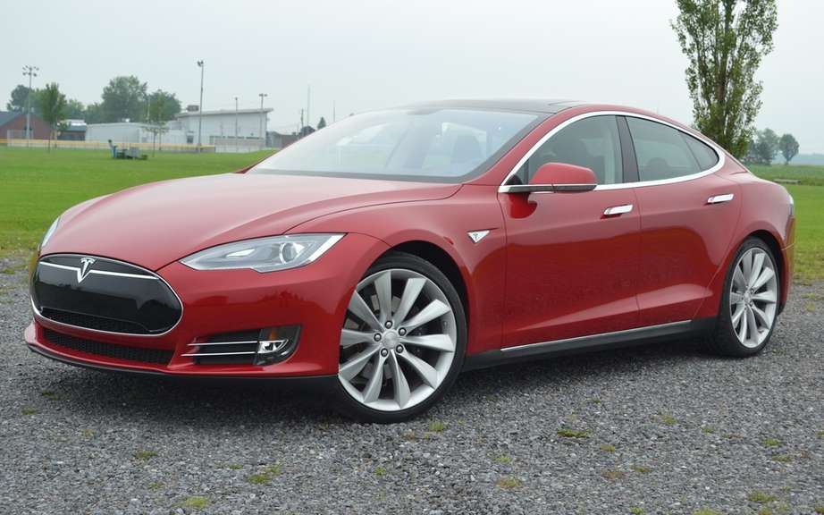 Tesla Model S: a first gray cloud picture #2