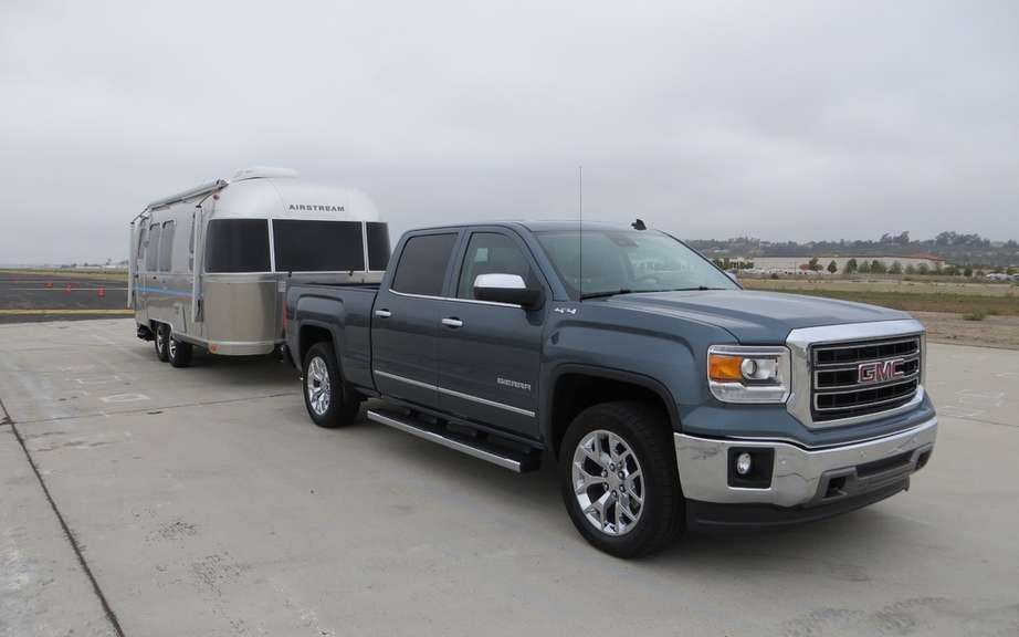 Chevrolet Silverado and GMC Sierra diesel engine picture #7