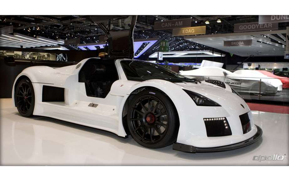 Gumpert is about to turn the page picture #1