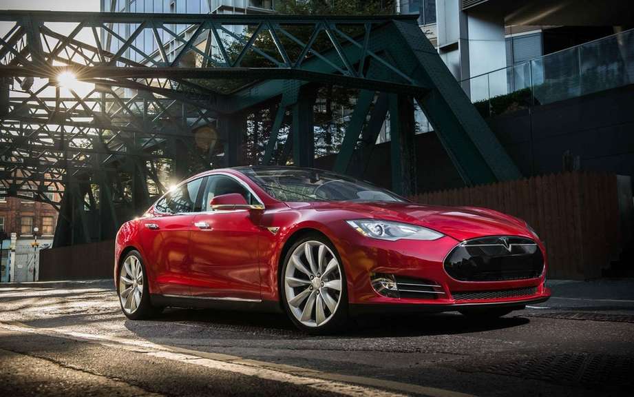 Car of the Year 2014 Consumer Reports: palm Tesla S